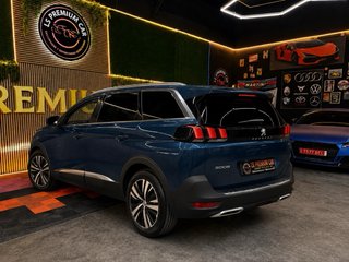 Peugeot 5008 2021