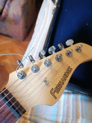 Guitarra Eléctrica Fernandes Roja