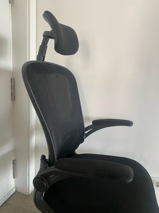 Silla de oficina ergonómica con malla