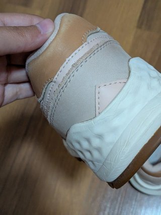 Zapatillas New Balance Beige y Rosa