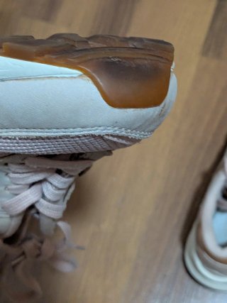 Zapatillas New Balance Beige y Rosa