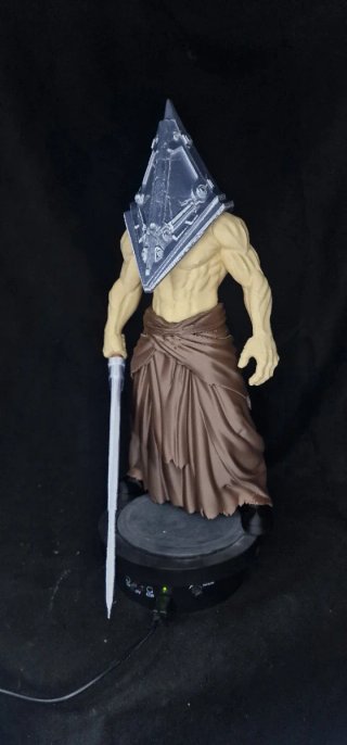 Figura Pyramid Head Silent Hill 30cm