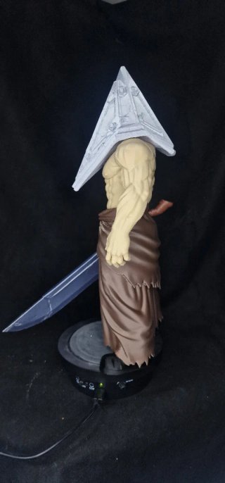 Figura Pyramid Head Silent Hill 30cm