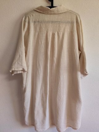 Camisa larga de chica talla XL oversize.