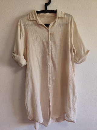 Camisa larga de chica talla XL oversize.