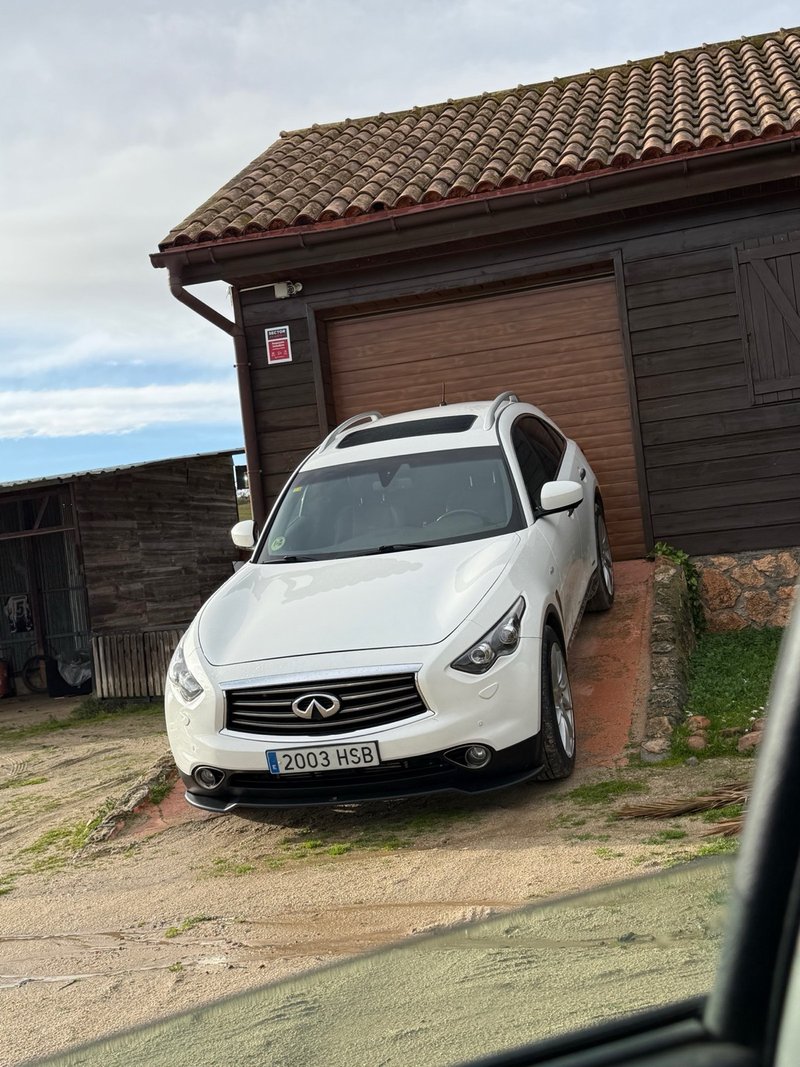 Infiniti FX30 2013 - foto 1