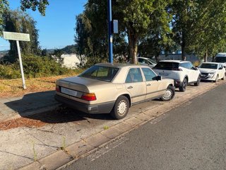 Mercedes-Benz 260 1987