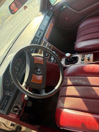 Mercedes-Benz 260 1987