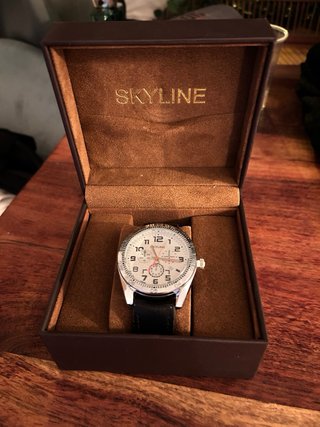 Reloj Skyline Hombre Negro y Dorado