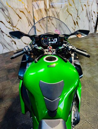 Kawasaki H2 Ninja Sportbike Verde/Negro