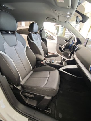 AUDI Q2 BLACK LINE S-TRONIC