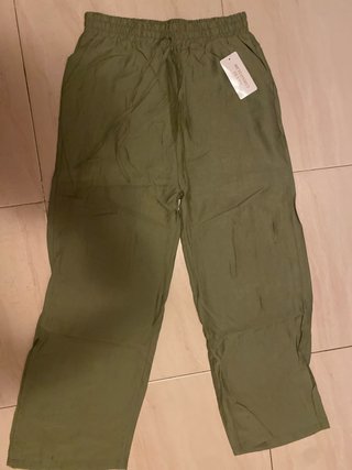 Pantalones anchos verde oliva