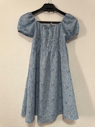 Vestido azul floral escote barco mangas cortas
