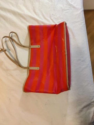 Bolso Tote DKNY Reversible Rojo y Beige