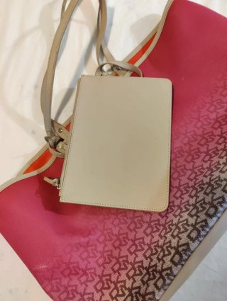 Bolso Tote DKNY Reversible Rojo y Beige