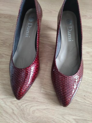 Zapatos tacón Dansi rojos piel serpiente 43