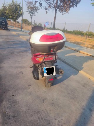 Kymco Xciting R500 Roja