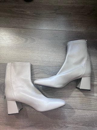 Botines beige tacón cuadrado