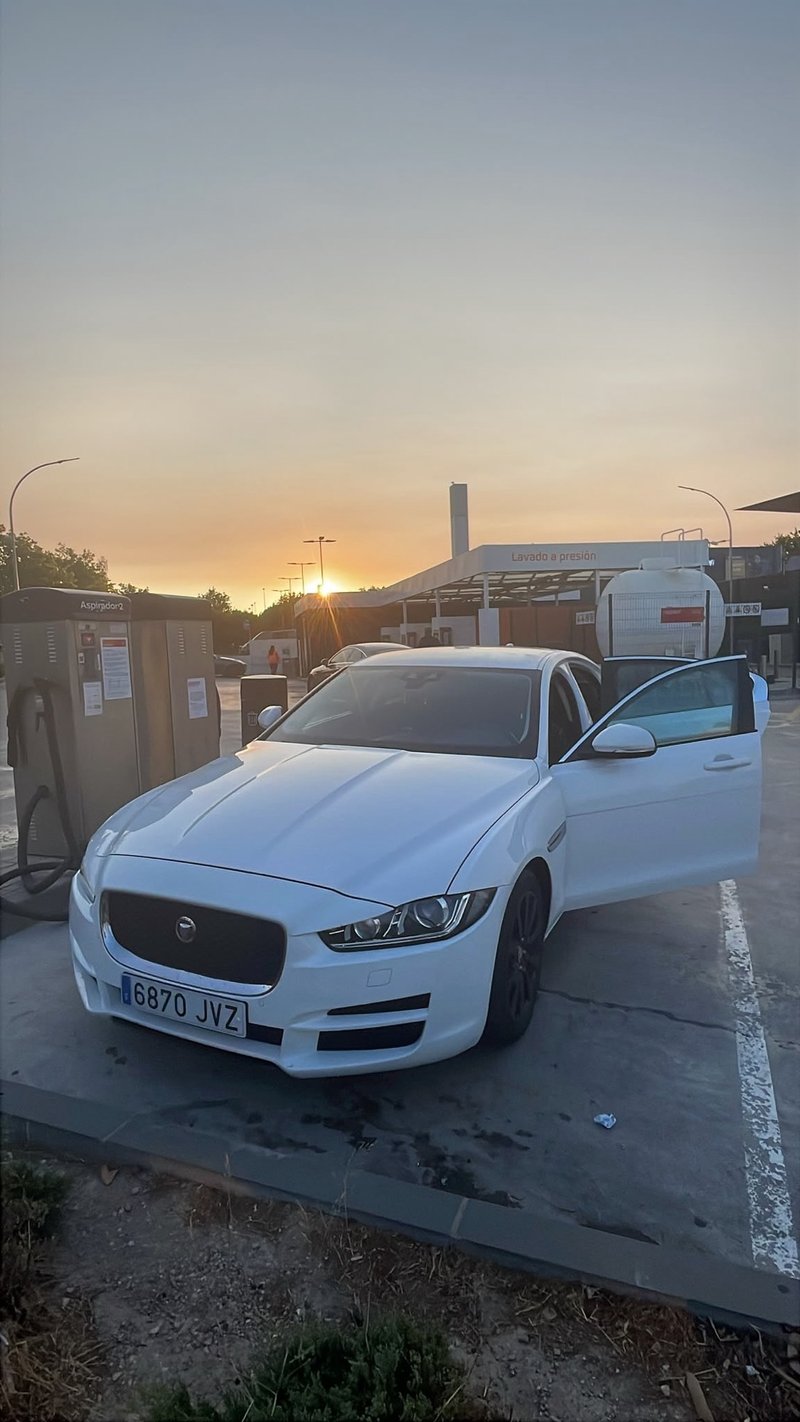 Jaguar XE 2017 - foto 1