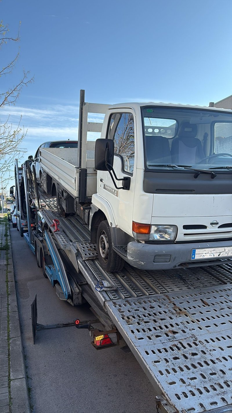 Nissan Cabstar-E 90 2001 para desguace - foto 1