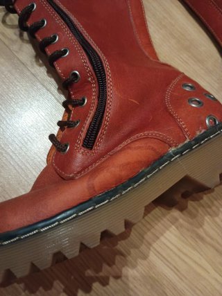 Botas militares piel vintage rojas.punk gothic