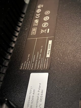 PC Asus con monitor Dell y Teclado Negro