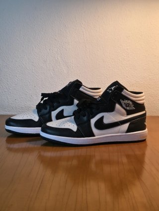 Jordan Zapatillas Blancas y Negras Caña Media Urba