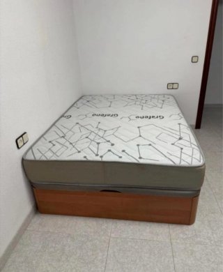 Canapé y colchón de 150x190 en liquidacion