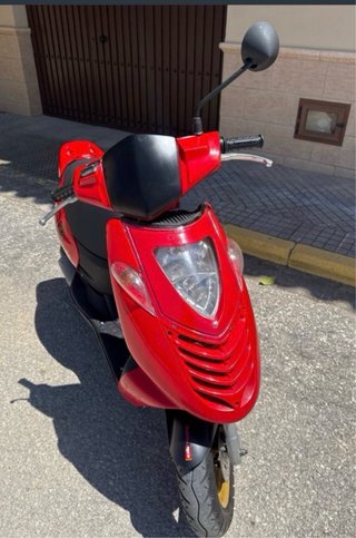 Aprilia Sonic Roja y Negra