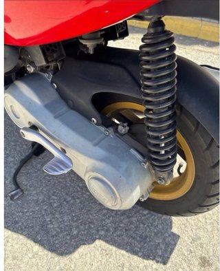 Aprilia Sonic Roja y Negra