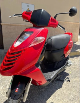 Aprilia Sonic Roja y Negra