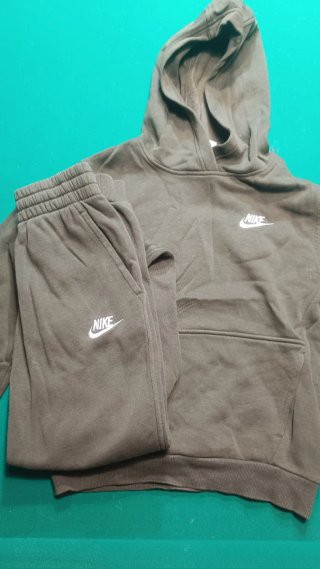Chándal Nike Verde Oliva talla m niño