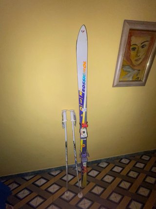 Esquís y bastones Rossignol