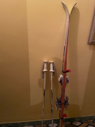 Esquís y bastones Rossignol