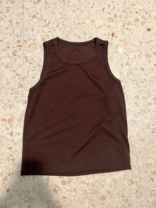 Camiseta sin mangas marrón