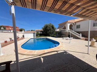 Chalet en venta en La Siesta - El Salado - Torreta en Torrevieja