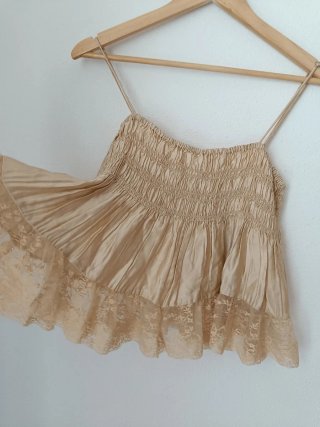 Top Zara satinado con encaje