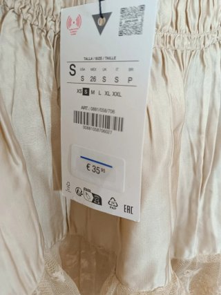 Top Zara satinado con encaje