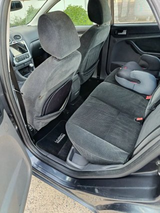 Ford Focus Sedán 1.8 TDCi 115. Muy economico