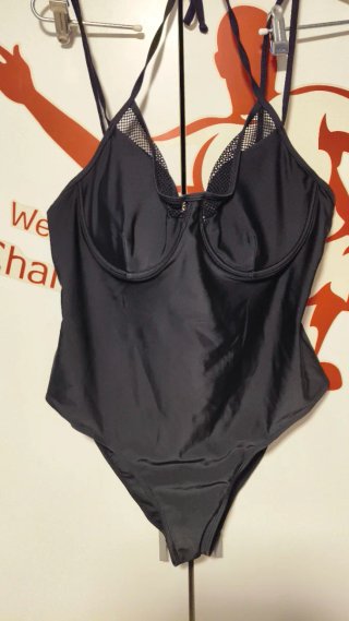 Bañador negro con detalles de malla