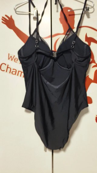 Bañador negro con detalles de malla
