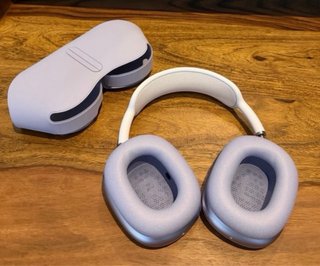 Apple AirPods Max A1384 Plata     Tienen un mes