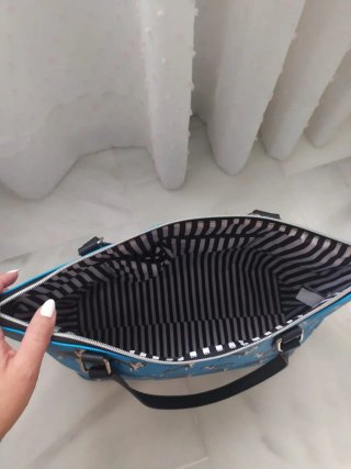 Bolso azul con estampado de perros