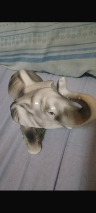 Elefante de la suerte de cerámica