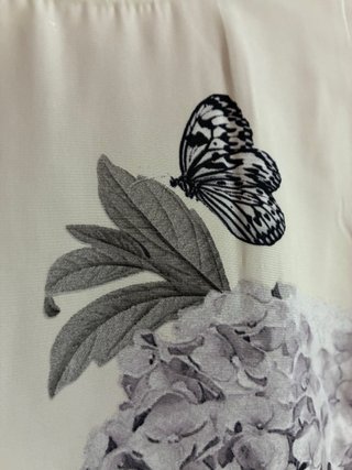Blusa Zara Basic floral mariposa