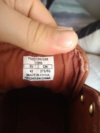 Zapatillas de vestir marrones y blancas