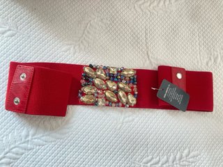Cinturón elástico rojo con pedrería dorada 78 cm