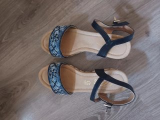 Sandalias cuña azul y negro