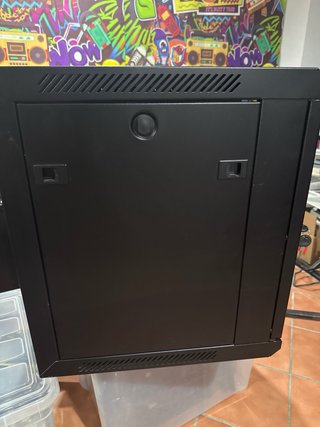Rack 19 con Switch Gigabit D-Link y 2 Patch