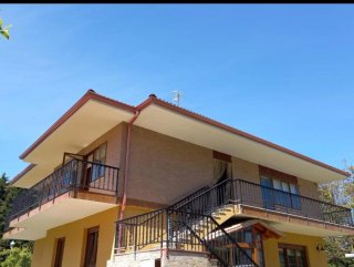 Se alquila 1ª planta de vivienda.Para 6 personas.